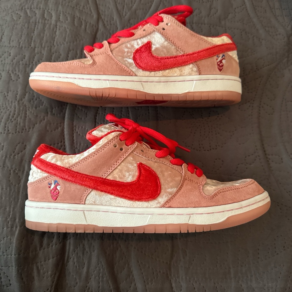 Nike Dunk Low Valentine's Day trainers